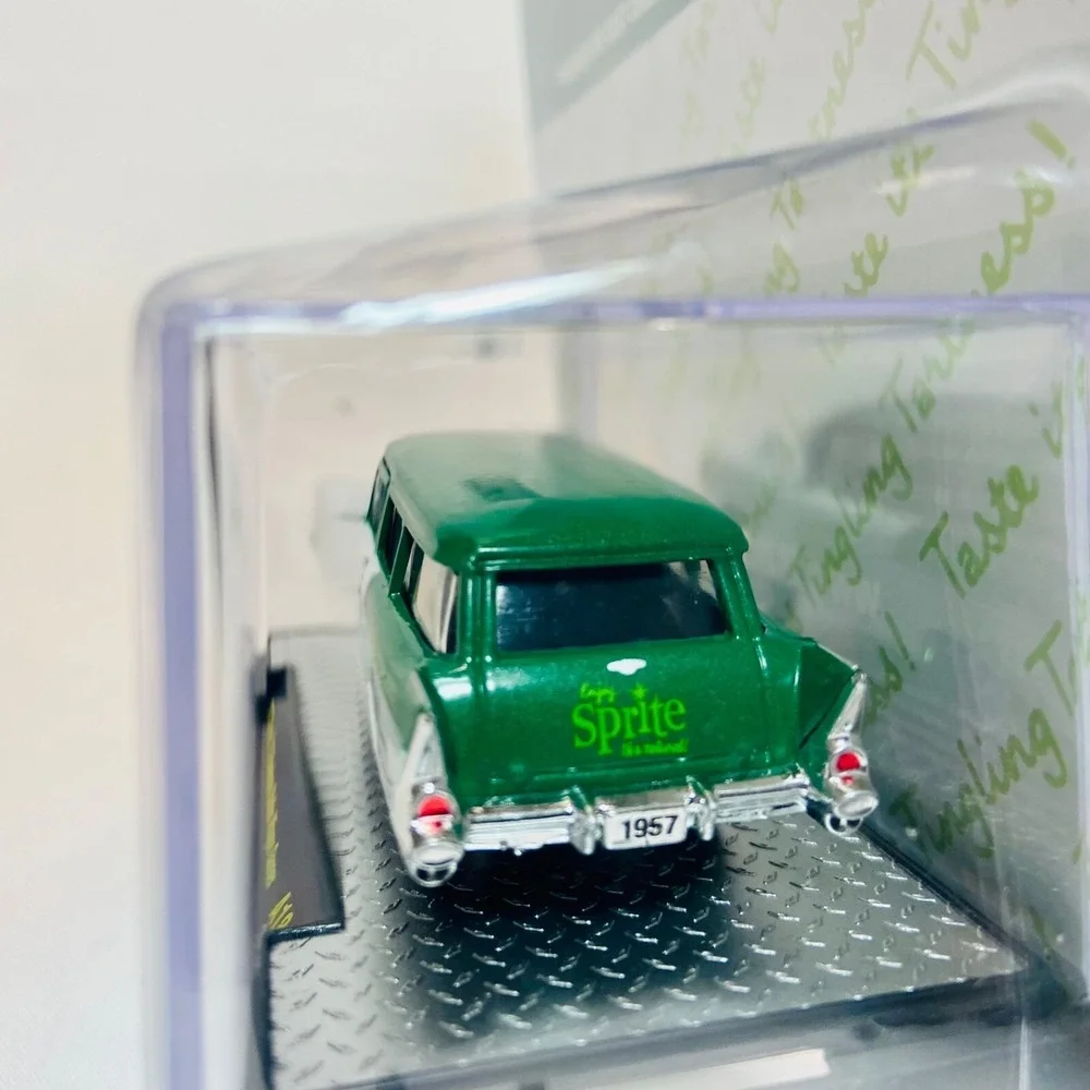 M2 Machines 1957 Chevrolet 150 Handyman Station Wagon Gasser A-18 Sprite Edition